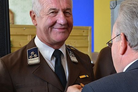 Ehrenzeichen des NÖ Landesfeuerwehrverbandes für 40-jährige, erdienstvolle Tätigkeit auf dem Gebiet des Feuerwehrwesens für Günter Hipp