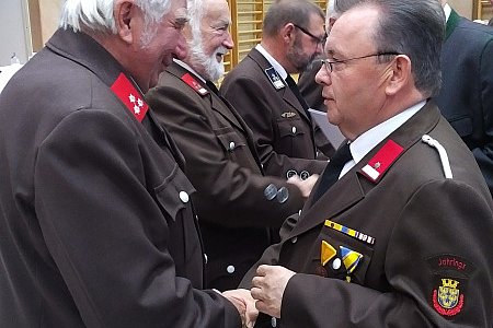 Ehrenzeichen des Landes NÖ für 50-jährige verdienstvolle Tätigkeit auf dem Gebiet des Feuerwehr- und Rettungswesens für HFM Othmar Boden