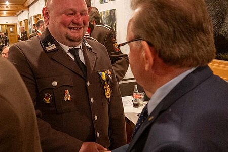 Ehrenzeichen für vieljährige verdienstvolle Tätigkeit für 25 Jahre für Roman Wagner Ehrenzeichen für vieljährige verdienstvolle Tätigkeit für 25 Jahre für Roman Wagner