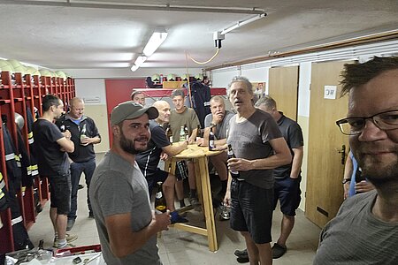 Wiederherstellung der Einsatzbereitschaft und Nachbesprechung im Depot