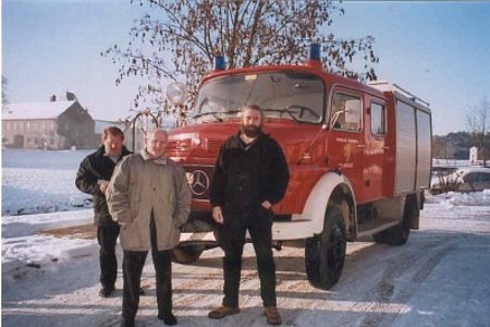 Das Erinnerungsbild mit V Bauer, Josef Weitzenböck und dem Fahrer
