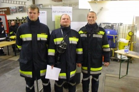 Kaufmann, Roman Wagner und Franz Schaden beim Fire-Trainereinsatz