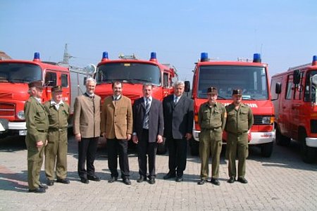 Landesrat Plank und Bürgermeister Hölzl mit den Feuerwehrspitzenvertretern