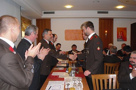 Beförderung von Bernhard Kaufmann und Thomas Russ zum Oberfeuerwehrmann.
